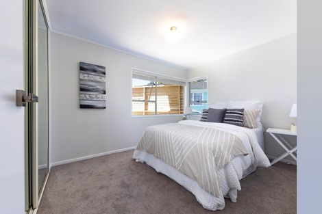 Photo of property in 133 Millbrook Road, Sunnyvale, Auckland, 0612