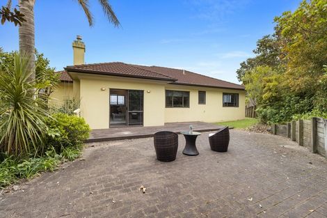 Photo of property in 33 Cricklade Terrace, Windsor Park, Auckland, 0632