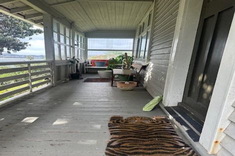 Photo of property in 1 Hungerford Road, Lyall Bay, Wellington, 6022