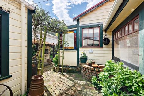 Photo of property in 7 Poplar Grove, Thorndon, Wellington, 6011