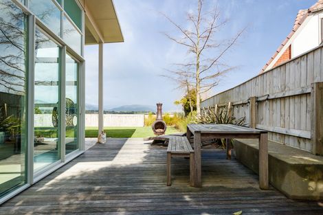 Photo of property in 19 Springdale Grove, Fitzherbert, Palmerston North, 4410