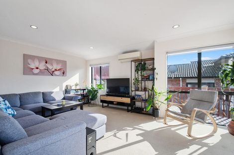 Photo of property in 25 Trotting Terrace, Fairview Heights, Auckland, 0632