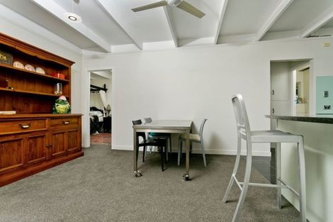 Photo of property in 8 Longwood Place, Forrest Hill, Auckland, 0620