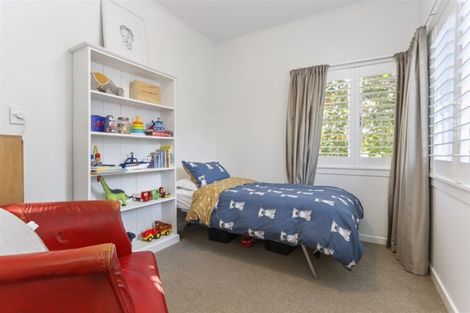 Photo of property in 2/18 Mariposa Crescent, Birkenhead, Auckland, 0626