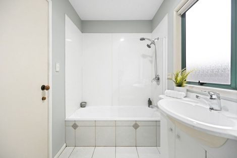 Photo of property in 4/84 Braid Road, St Andrews, Hamilton, 3200