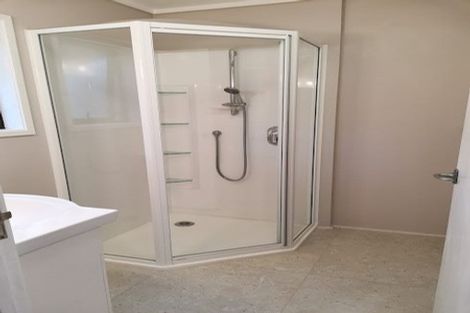 Photo of property in 172 Wiseley Road, West Harbour, Auckland, 0618