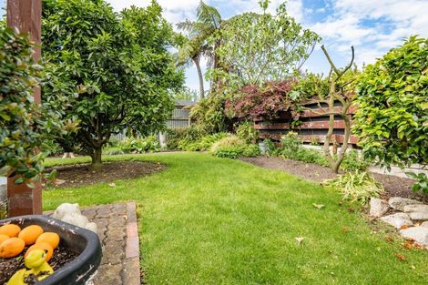 Photo of property in 90 Napier Road, Havelock North, 4130