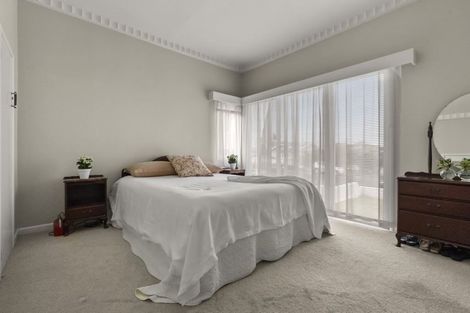 Photo of property in 19 Merani Street, Narrow Neck, Auckland, 0622