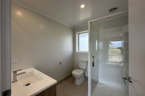 Photo of property in 30 Te Piriti Road, One Tree Point, 0118