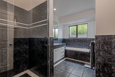 Photo of property in 19 Strachan Way, Highbury, Palmerston North, 4412