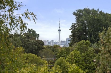 Photo of property in 31 Calman Place, Chatswood, Auckland, 0626