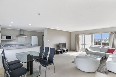 Photo of property in 92 Sunset Road, Unsworth Heights, Auckland, 0632