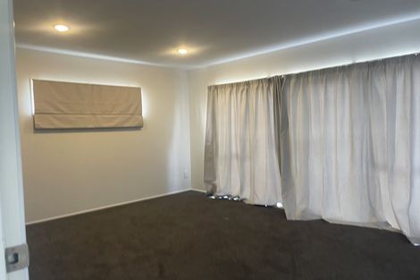 Photo of property in 16 Merlot Way, Te Atatu South, Auckland, 0610