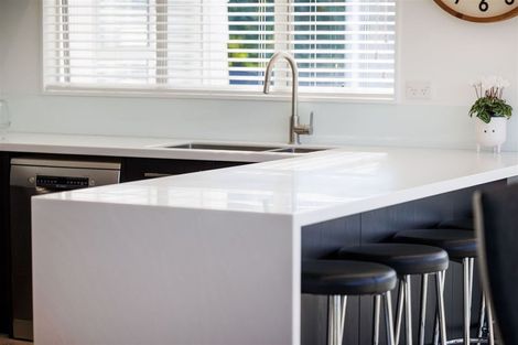 Photo of property in 17 Palliser Place, Milson, Palmerston North, 4414