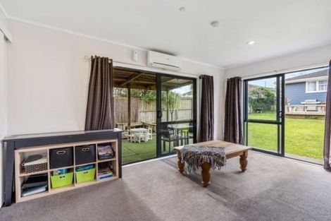 Photo of property in 61 Arimu Road, Papakura, 2110