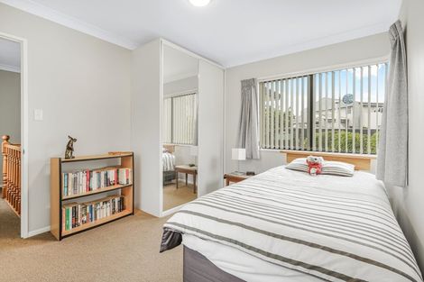 Photo of property in 5 Dallinger Street, St Andrews, Hamilton, 3200