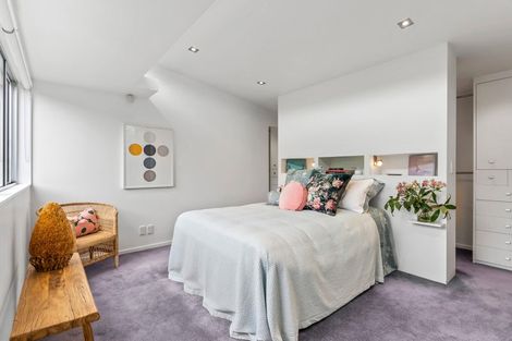 Photo of property in 64 Ranui Crescent, Khandallah, Wellington, 6035