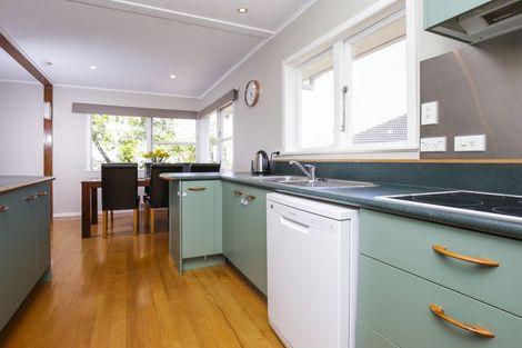 Photo of property in 6 Dolbear Street, Titirangi, Auckland, 0604