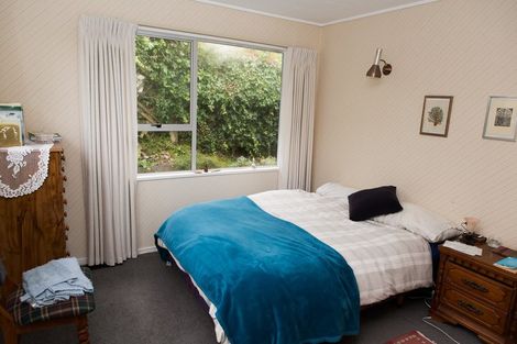 Photo of property in 15 Gloaming Hill, Titahi Bay, Porirua, 5022