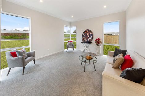 Photo of property in 53 Sunset Road, Totara Vale, Auckland, 0632