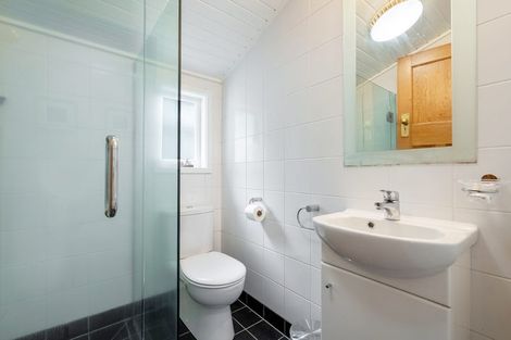 Photo of property in 12 Glade Place, Birkenhead, Auckland, 0626