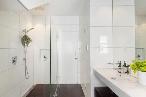 Photo of property in 31 Norwood Road, Bayswater, Auckland, 0622