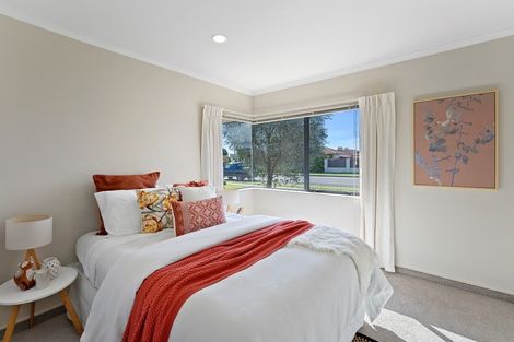 Photo of property in 98 Guildford Drive, Paraparaumu Beach, Paraparaumu, 5032