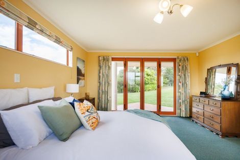 Photo of property in 25 Schnell Drive, Kelvin Grove, Palmerston North, 4414