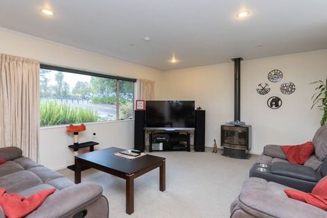 Photo of property in 215 Pukete Road, Pukete, Hamilton, 3200