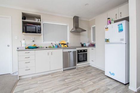 Photo of property in 2/9 Heath Street, Saint Andrews, Hamilton, 3200