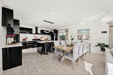 Photo of property in 9 Gwendoline Avenue, Te Atatu Peninsula, Auckland, 0610