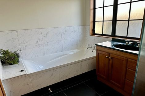 Photo of property in 11 Woodgate Court, Fitzherbert, Palmerston North, 4410