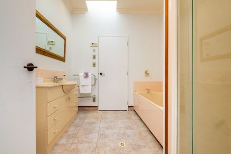 Photo of property in 20b Seapoint Road, Bluff Hill, Napier, 4110