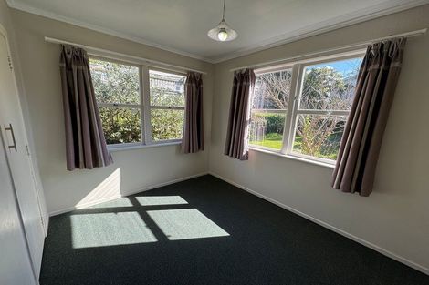 Photo of property in 188 Sunnynook Road, Totara Vale, Auckland, 0627