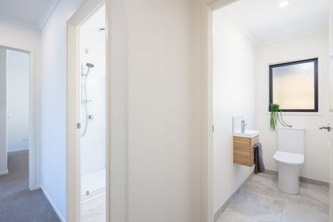 Photo of property in 8 Oakmont Crescent, Waiwhakaiho, New Plymouth, 4312