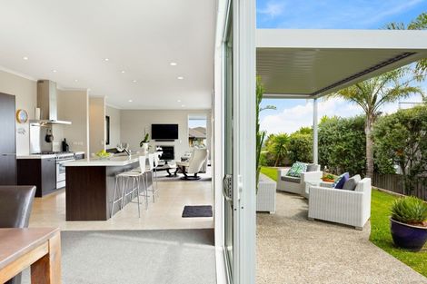 Photo of property in 13 Rangi Avenue, Schnapper Rock, Auckland, 0632