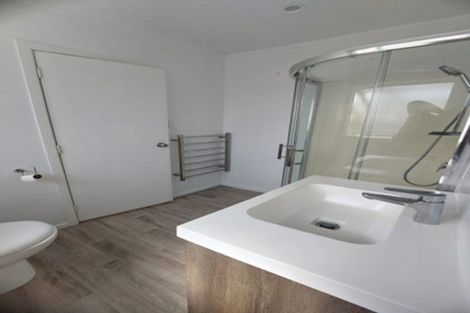 Photo of property in 9 Maybelle Place, Kelston, Auckland, 0602