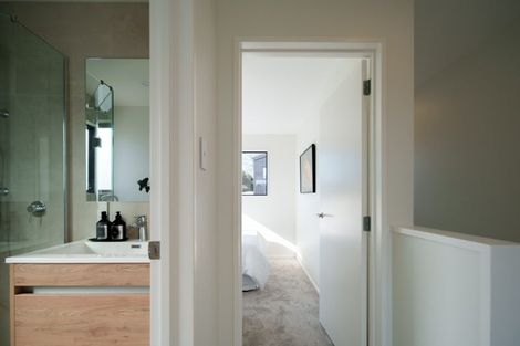 Photo of property in 2/5 Preston Avenue, Henderson, Auckland, 0610