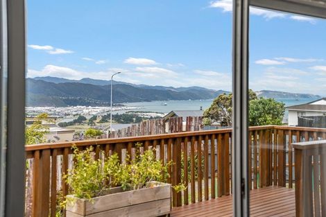 Photo of property in 6 Eastview Grove, Normandale, Lower Hutt, 5010