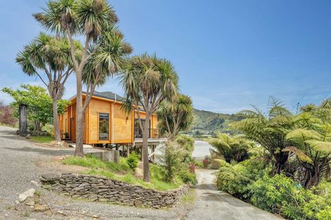 Photo of property in 127 Queen Charlotte Drive, Havelock, Picton, 7281