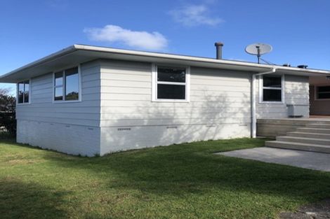 Photo of property in 83 Riversdale Drive, Merrilands, New Plymouth, 4312