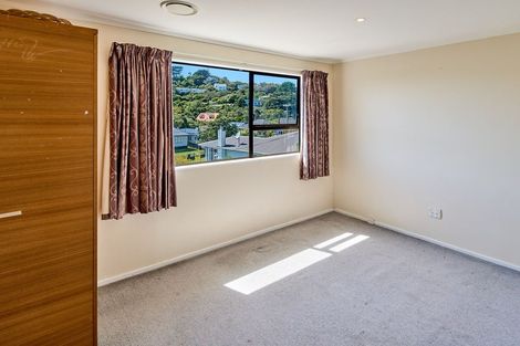 Photo of property in 20 Lyndfield Lane, Newlands, Wellington, 6037
