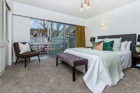 Photo of property in 12 Gretel Place, Hillcrest, Auckland, 0627