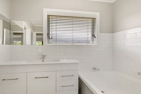 Photo of property in 1 Alf Walker Place, Papakura, 2110