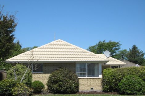Photo of property in 82 Farquhars Road, Redwood, Christchurch, 8051