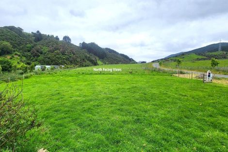 Photo of property in 13 Robertson Close, Manakau, 5583