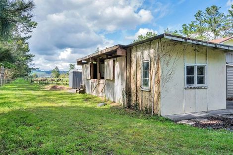 Photo of property in 42 Rimmer Road, Helensville, 0875