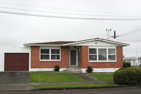 Photo of property in 18 Karaka Crescent, Levin, 5510