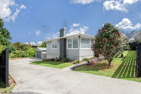 Photo of property in 31 Advene Road, Cockle Bay, Auckland, 2014
