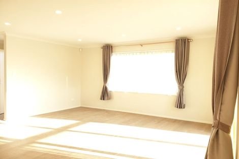 Photo of property in 7 Marco Place, Highland Park, Auckland, 2010